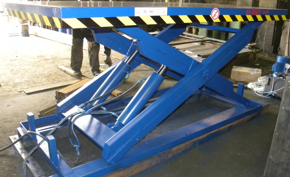 Одноножничный подъемный стол