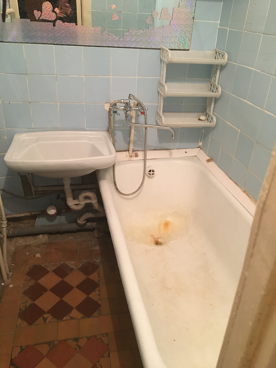 Самым некрасивым помещением в квартире для меня была ванная комната и туалет