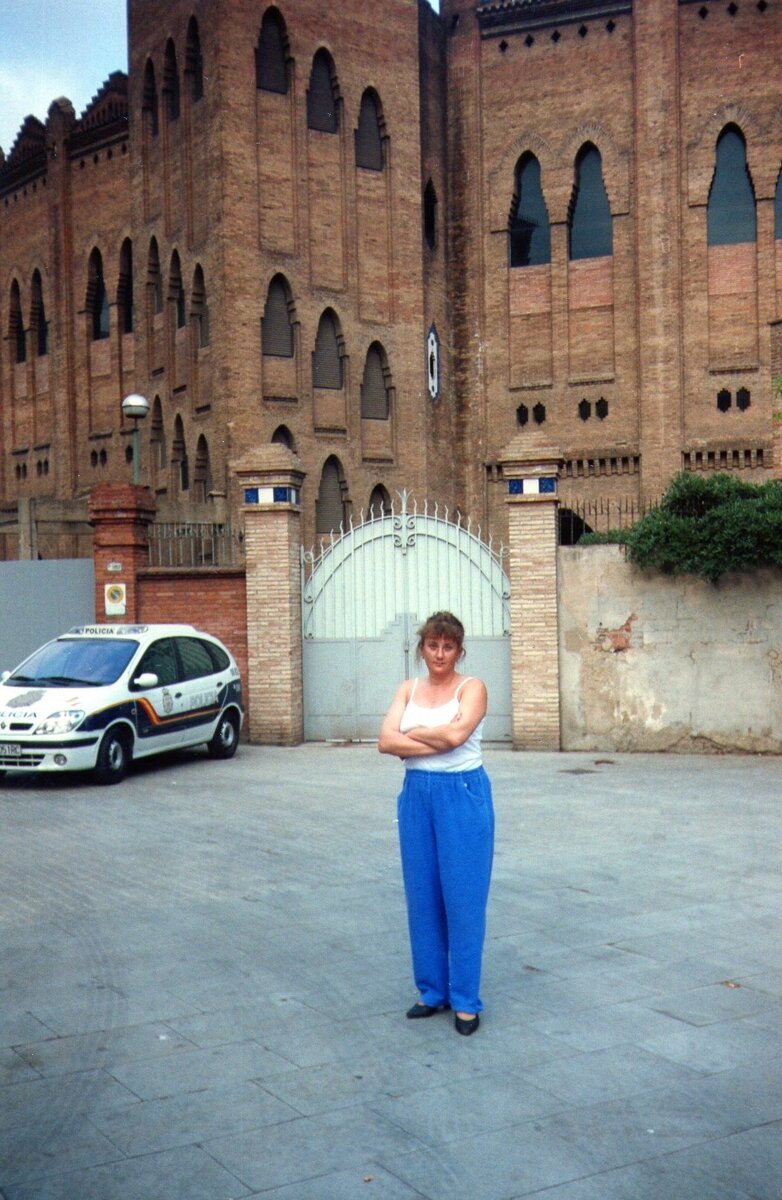 Возле арен "Монументаль"