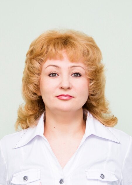 На снимке врач-рефлексотерапевт Александра Валерьевна Машанская. Фото с  сайта https://health-family.ru/ru/