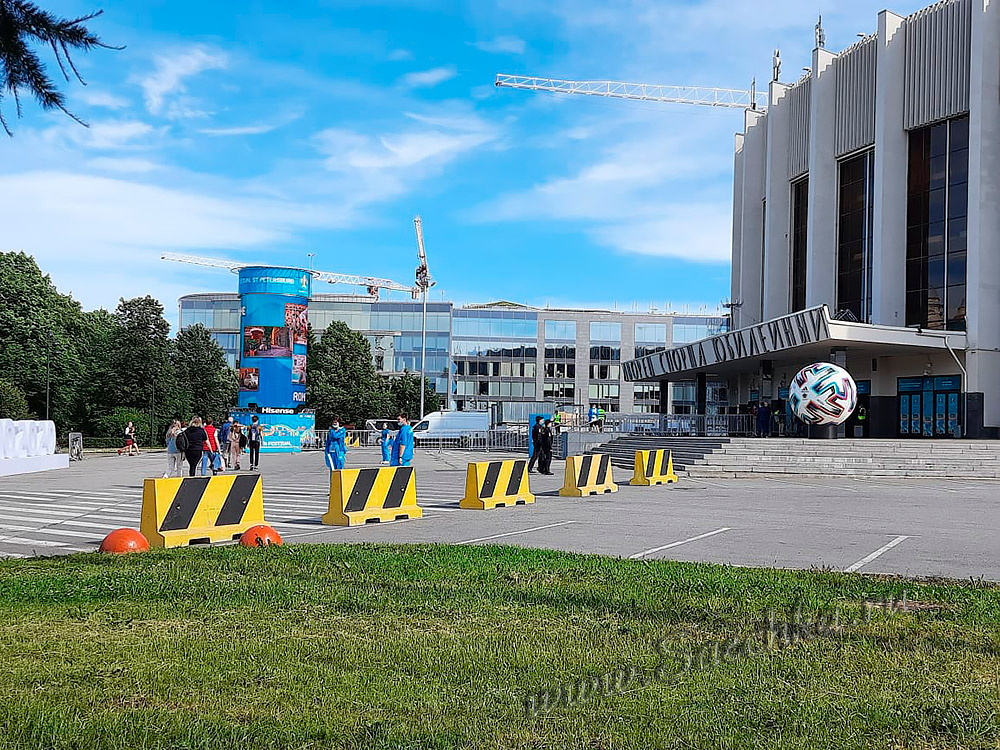 У "Юбилейного"