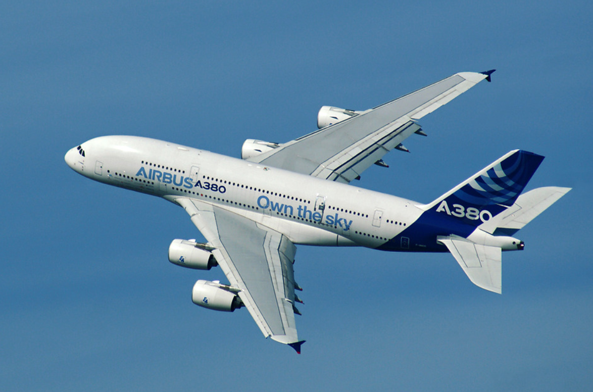 Ил 96 400м 2023. Ил-96-400м. Четырехмоторный пассажирский самолет. А380 самолет в России. Боинг четырехмоторный.