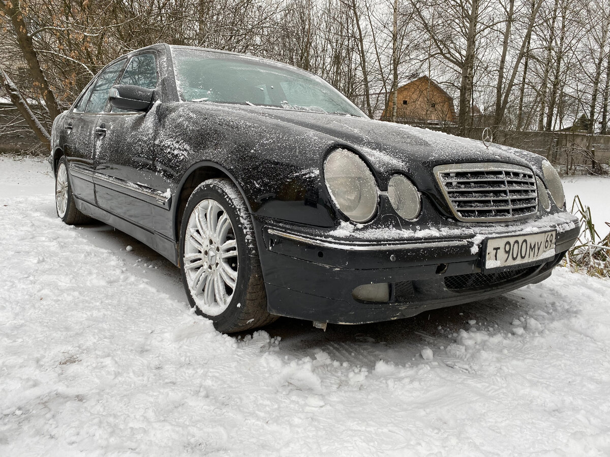 Фото по запросу Старый автомобиль Mercedes