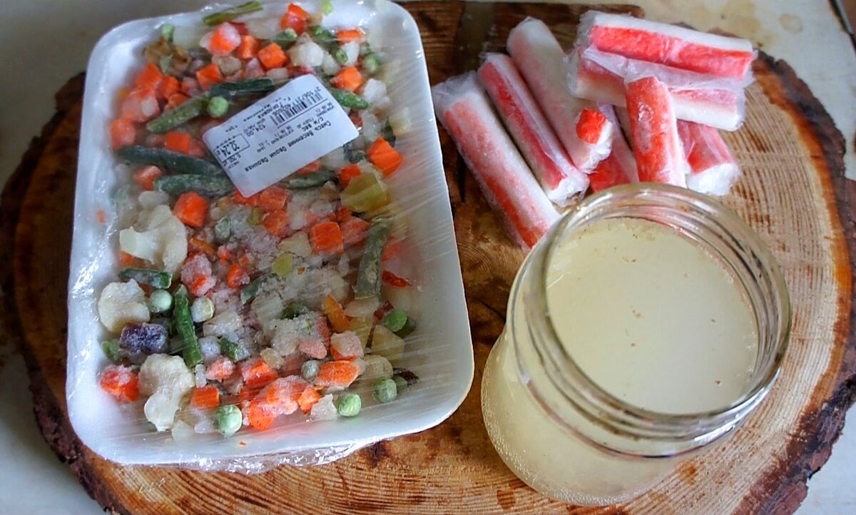Замороженная овощная смесь, крабовые палочки, домашний кислый квас