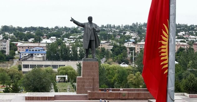 Памятник Ленину в городе Ош в Киргизии