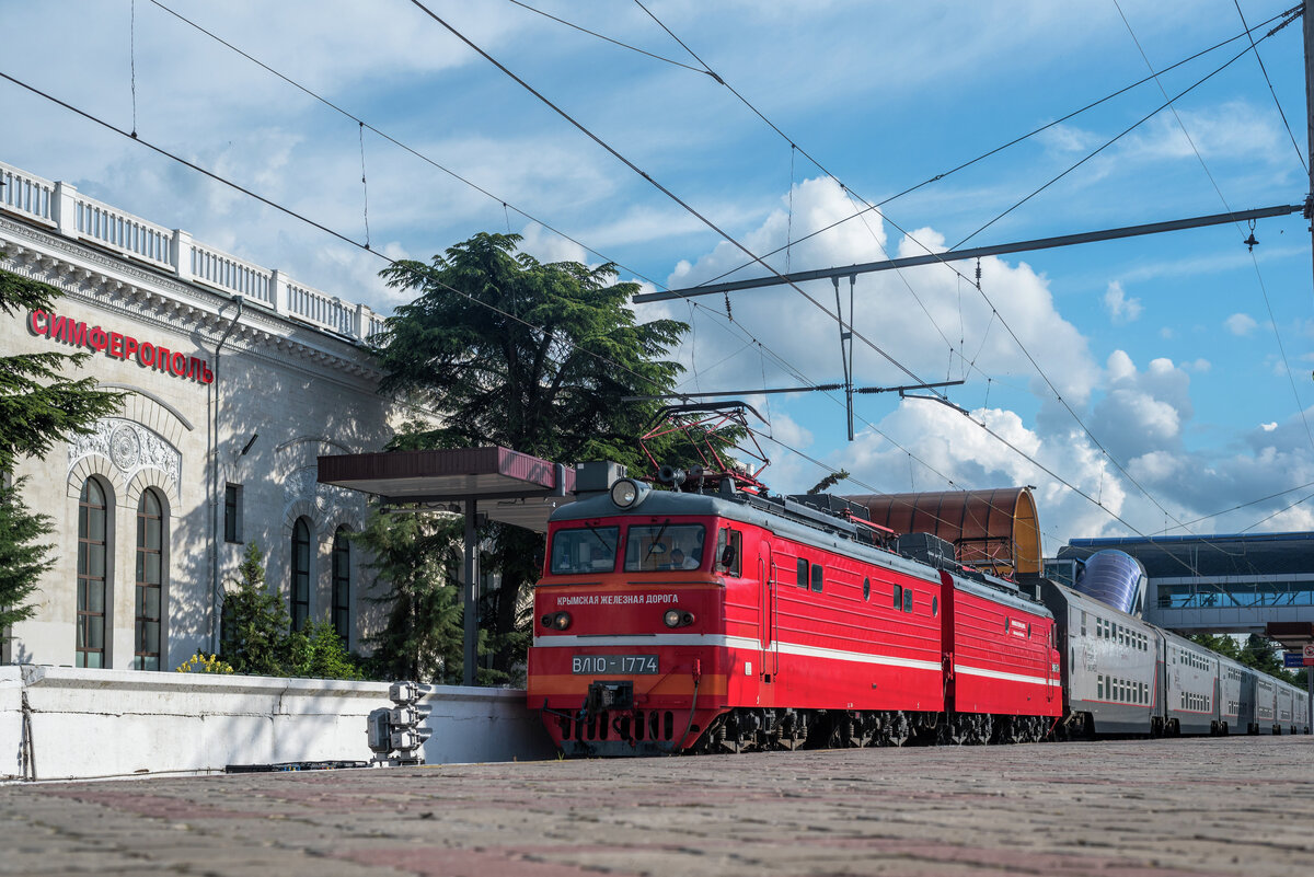 Поезд на вокзале в Симферополе // Фото: пресс-служба «Гранд Сервис Экспресс» 