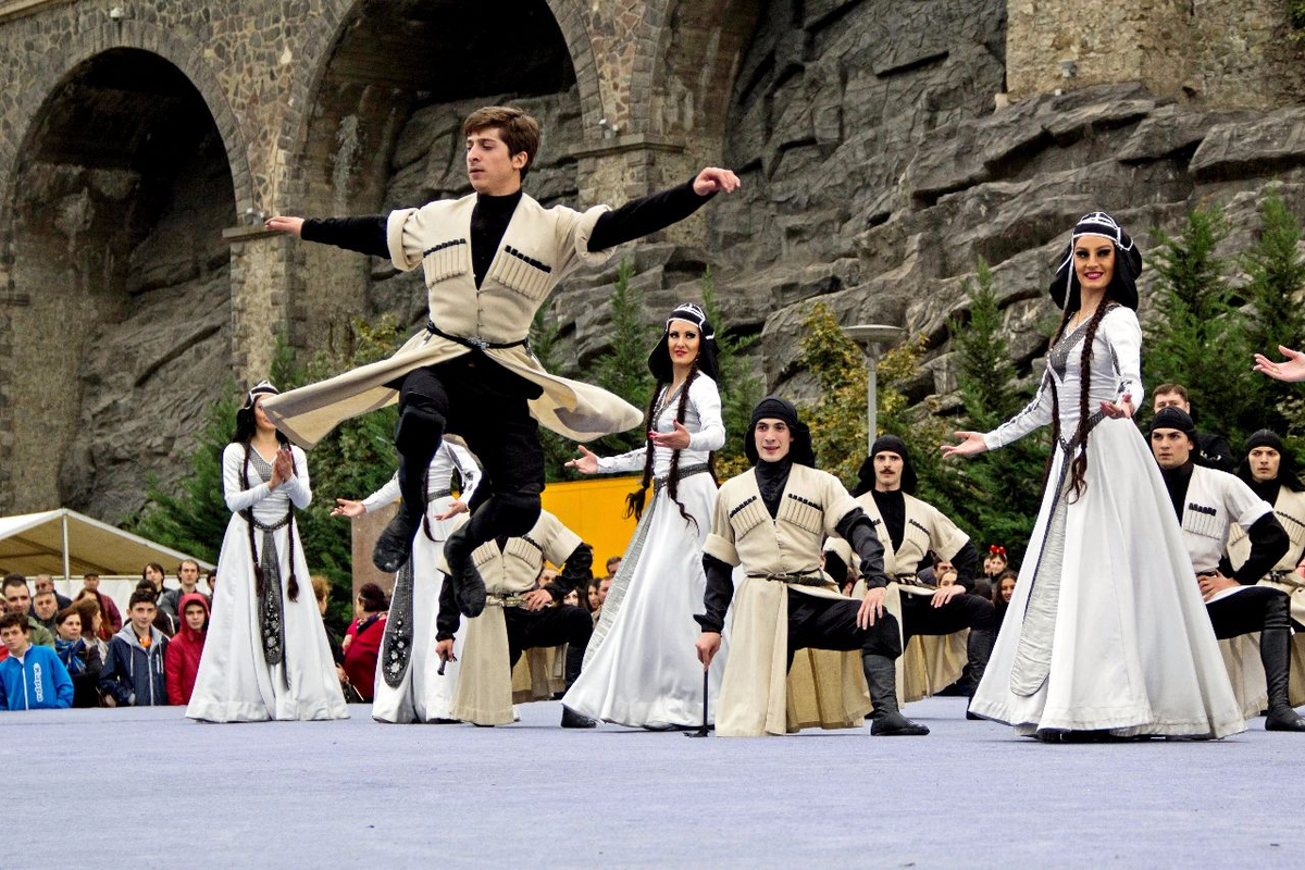Традиции грузин. Народы Кавказа грузины. Картули цеква. Грузия танец Картули. Национальные танцы Грузии.