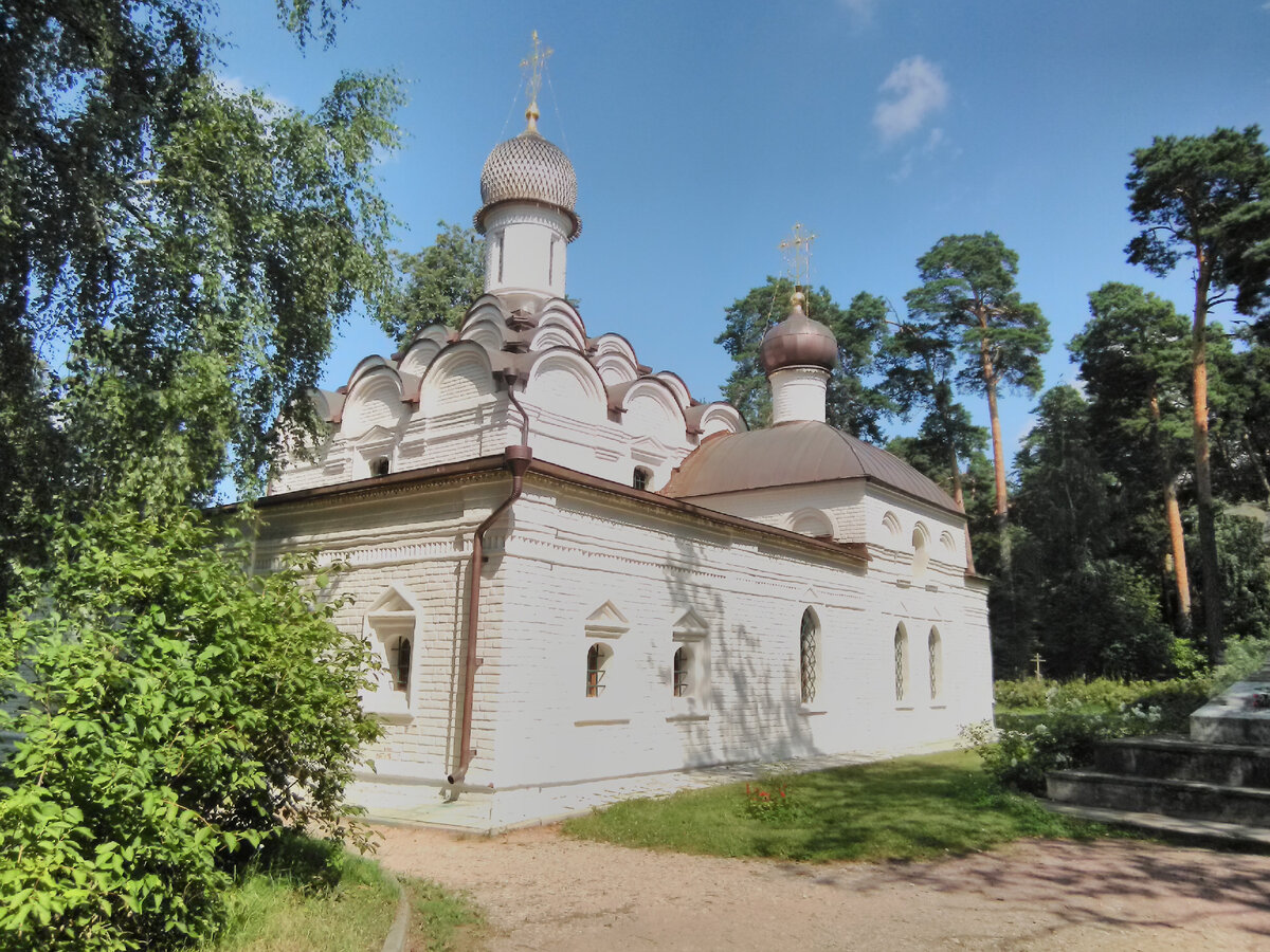 Храм Архангела Михаила. Архангельское. Фото автора.