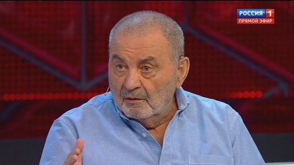 Эльгарт рядом с благородными Баталовыми казался вздорным стариком. Открытый источник.