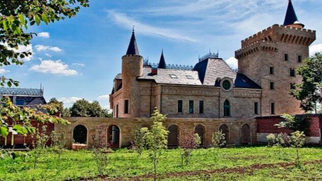 Непродающийся продающийся замок. Фото: fan-club-alla.ru 