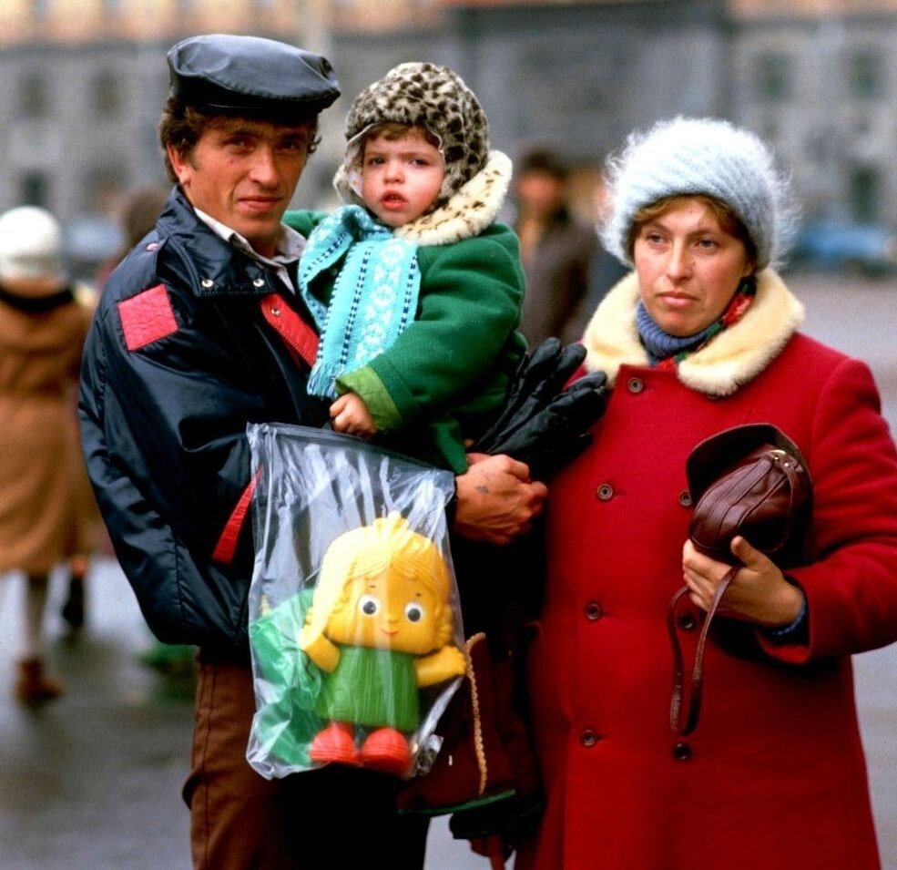 Семья СССР. Семья в 80-е годы. Советские люди. Семья в 90-е годы.