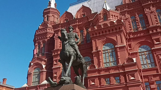 Памятник маршалу Г. К. Жукову в городе Москве, на Манежной площади