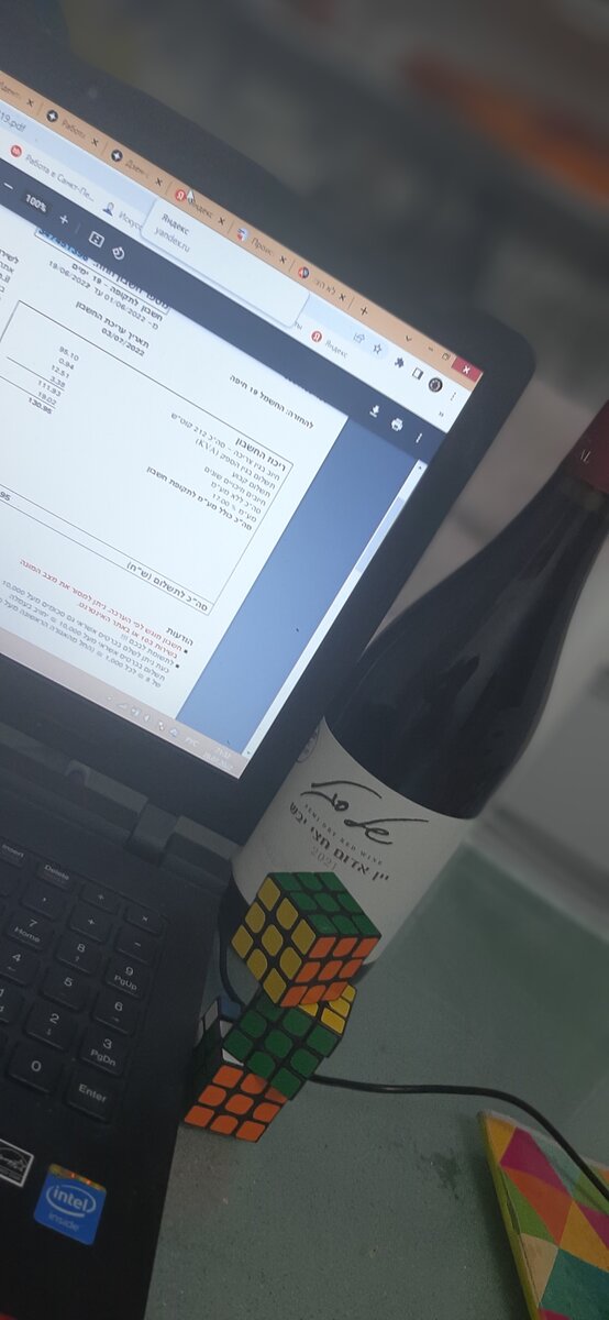 победа над ивритскими буквами, винишко и кубики рубика.