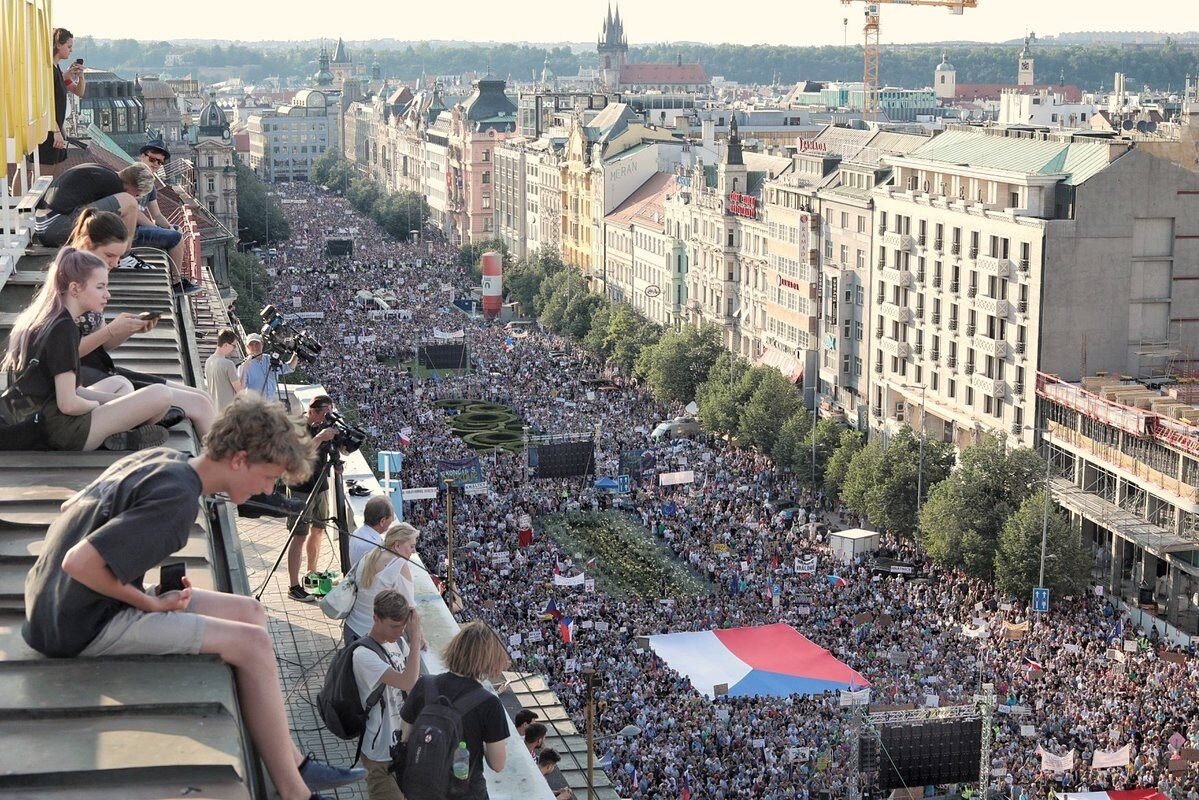 Вацлавская площадь в Праге манифестация в 1989 году