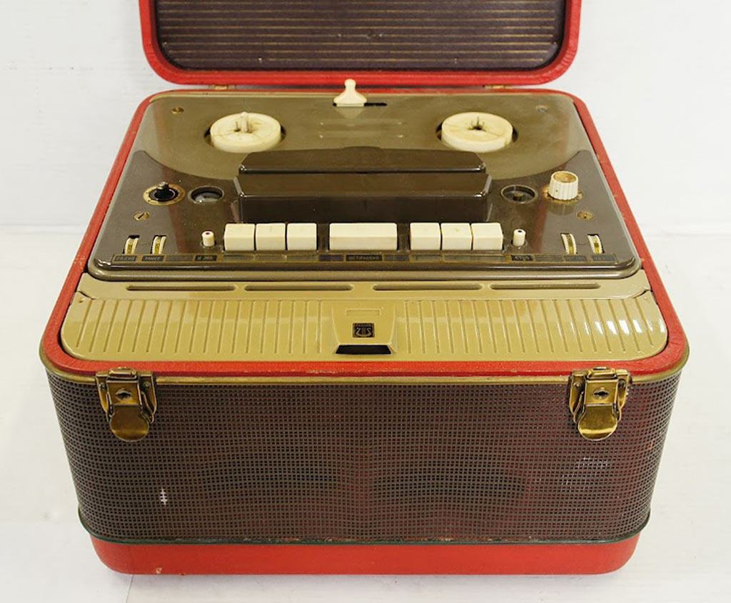 Магнитофон аккорд. Магнитофон аккорды. Магнитофон днепр-10. Новый журнал 1958. Магнитофон грюндик.