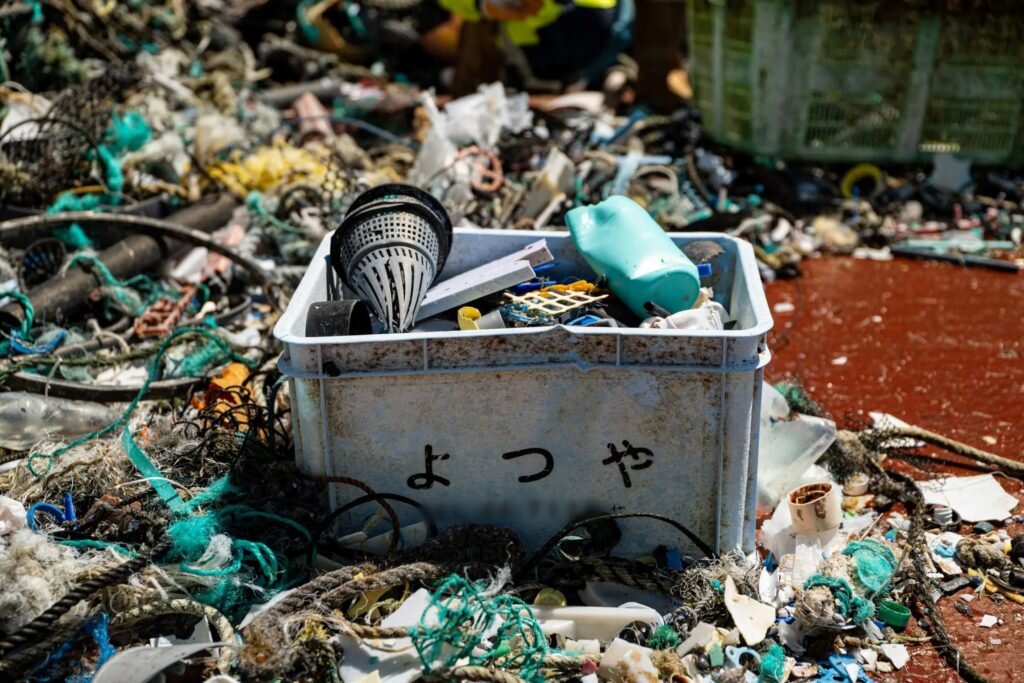 Посмотрите, что выловили экологи в Большом тихоокеанском мусорном пятне