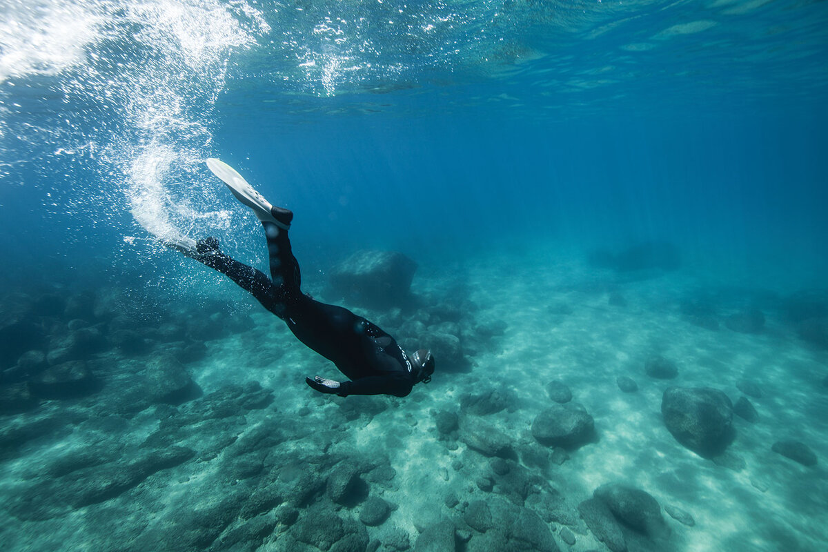 ФРИДАЙВЕР С ЮЖНОГО БЕРЕГА ДЖЕЙСОН ПИК ПОГРУЖАЕТСЯ ВОЗЛЕ КЕЙВ-РОК