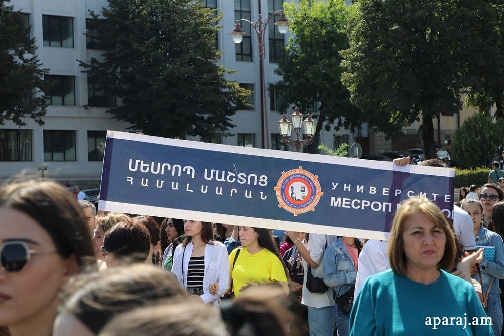 «Власти Армении должны приехать и четко ответить на наши вопросы». Митинг в Степанакерте. Фоторепортаж