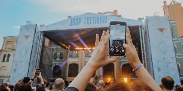    Двор Гостинки.