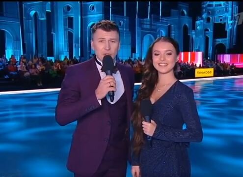 Ведущие выпуска - Алексей Ягудин и Анна Щербакова