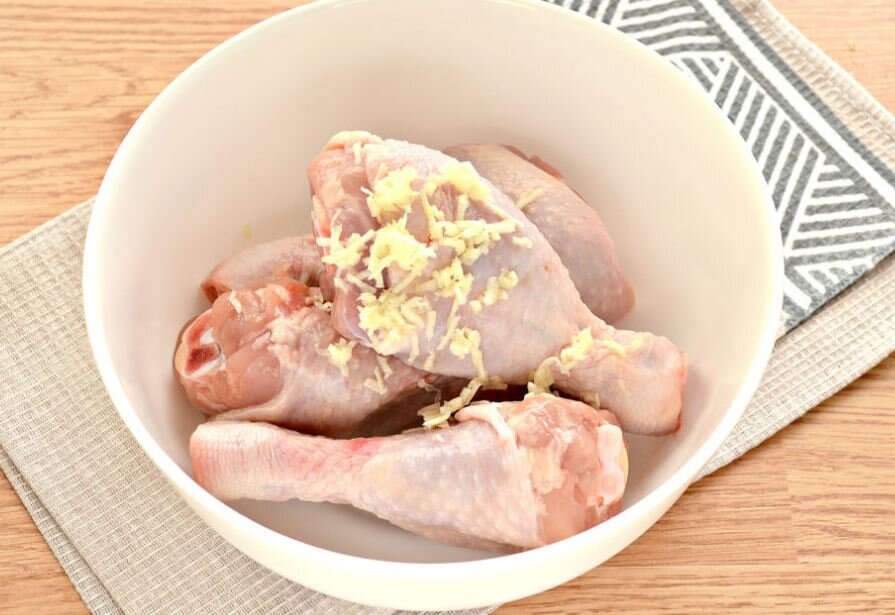 Куриные голени с чесночком и сметанкой в духовке - отлично идут с гречкой или рисом