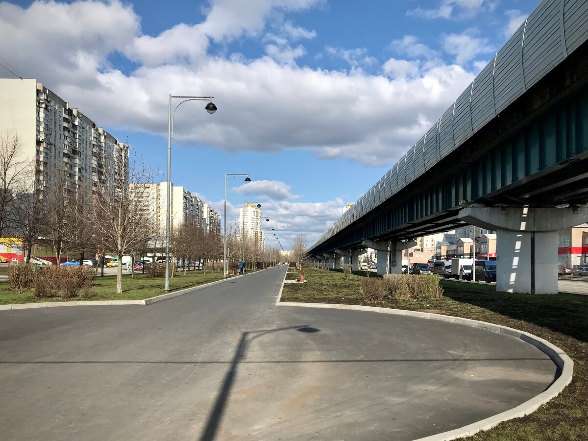 На бульваре Адмирала Ушакова пустынно
