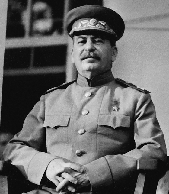 Всех приветствую на своем канале. Сегодня я расскажу вам 5 малоизвестных фактов об Иосифе Сталине. Этот руководитель довольно противоречивый человек, потому что люди говорят о нем в разном ключе.-2