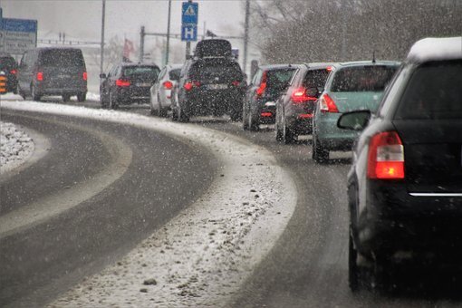 https://cdn.pixabay.com/photo/2019/01/06/01/21/transport-3916275__340.jpg