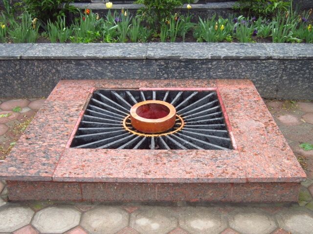 2 мая 2014 г. в Доме Профсоюзов Одессы погибло 48 молодых активистов, граждан города, области и Украины. 