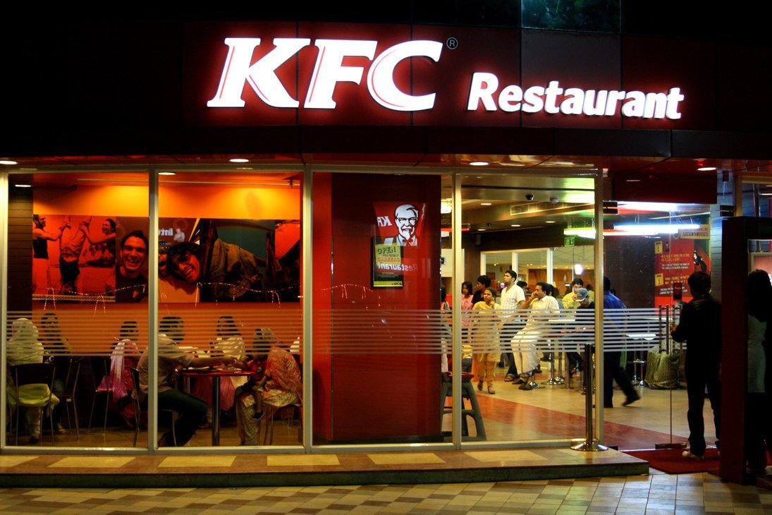 https://s3-eu-north-1.amazonaws.com/life-24/wp-content/2018/06/22111859/kfc_restaurant_by_hitchhawk.jpg