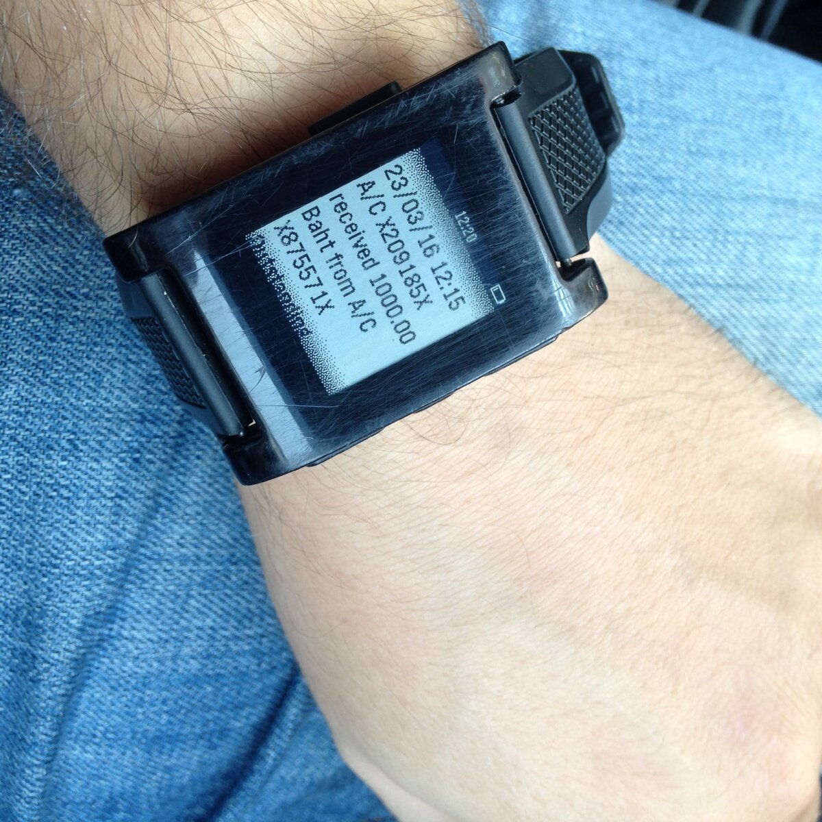 Старые добрые Pebble. Они почти затерлись до дыр от использования 