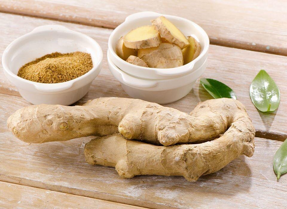 Имбирь способствует выводу нежелательных жидкостей из организма, а также из него можно сделать множество вкусных и полезных напитков