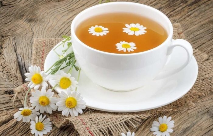 Отвар ромашки принимают внутрь и используют наружно