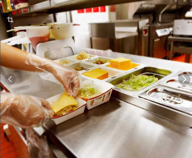 Работа в Мак Дональдс            фото взято из широкого доступа интернета    