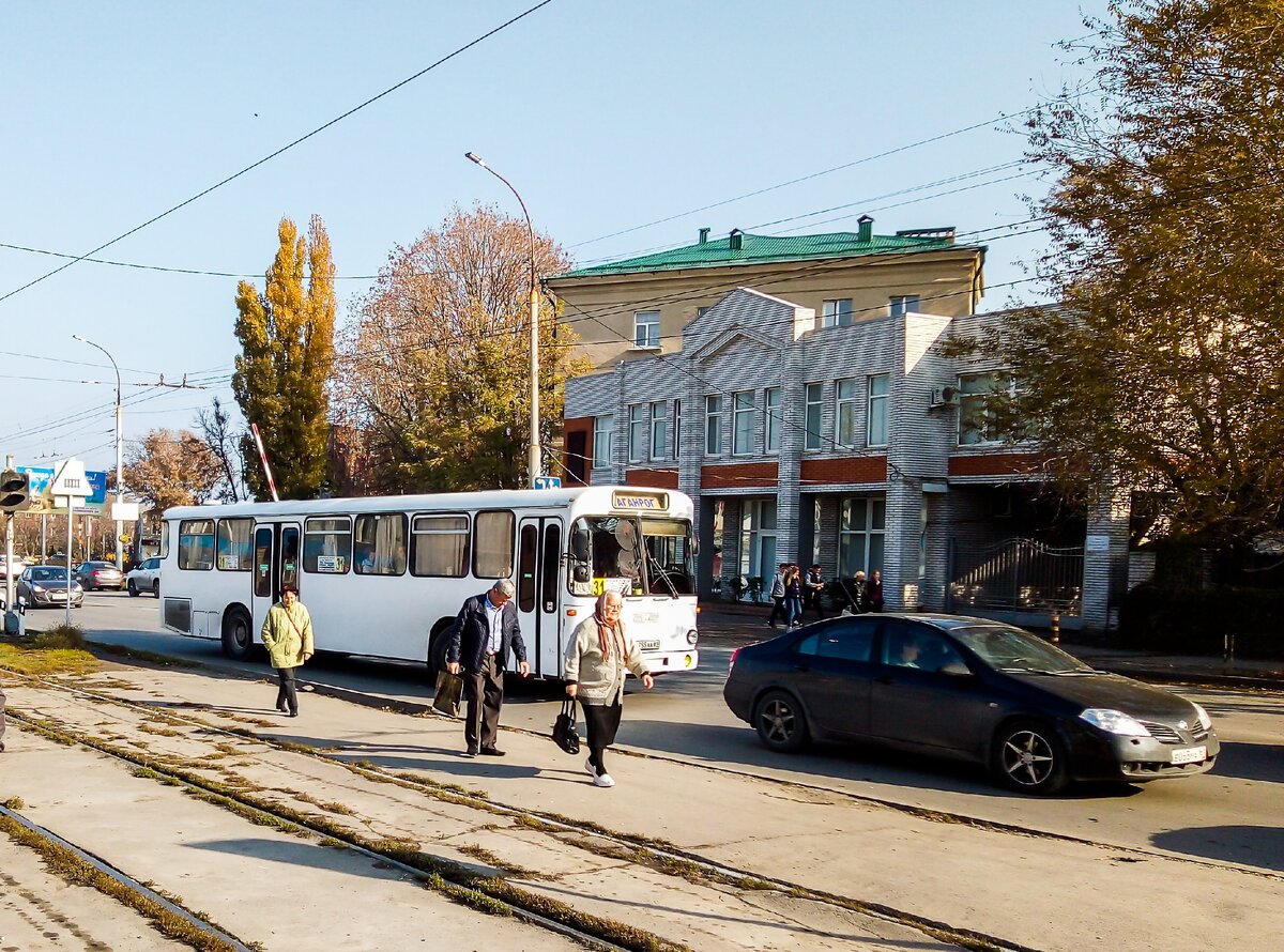 Путешествие в Таганрог. Приехали и словно попали в детство, в 90-е. Увидели  старенькие автобусы и домики советской постройки | Прекрасное рядом | Дзен