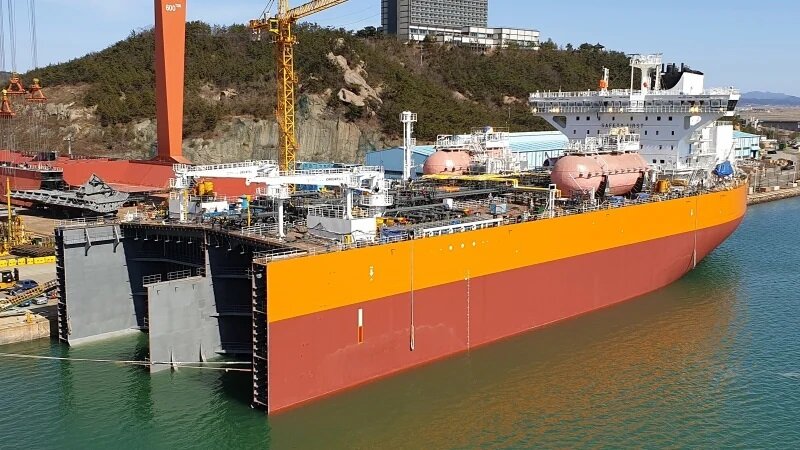 Верфи про приложение. Верфь империум отрадное. Судостроительная верфь санкт-петербург. Верфи про приложение. Ледокол проекта 21900м.