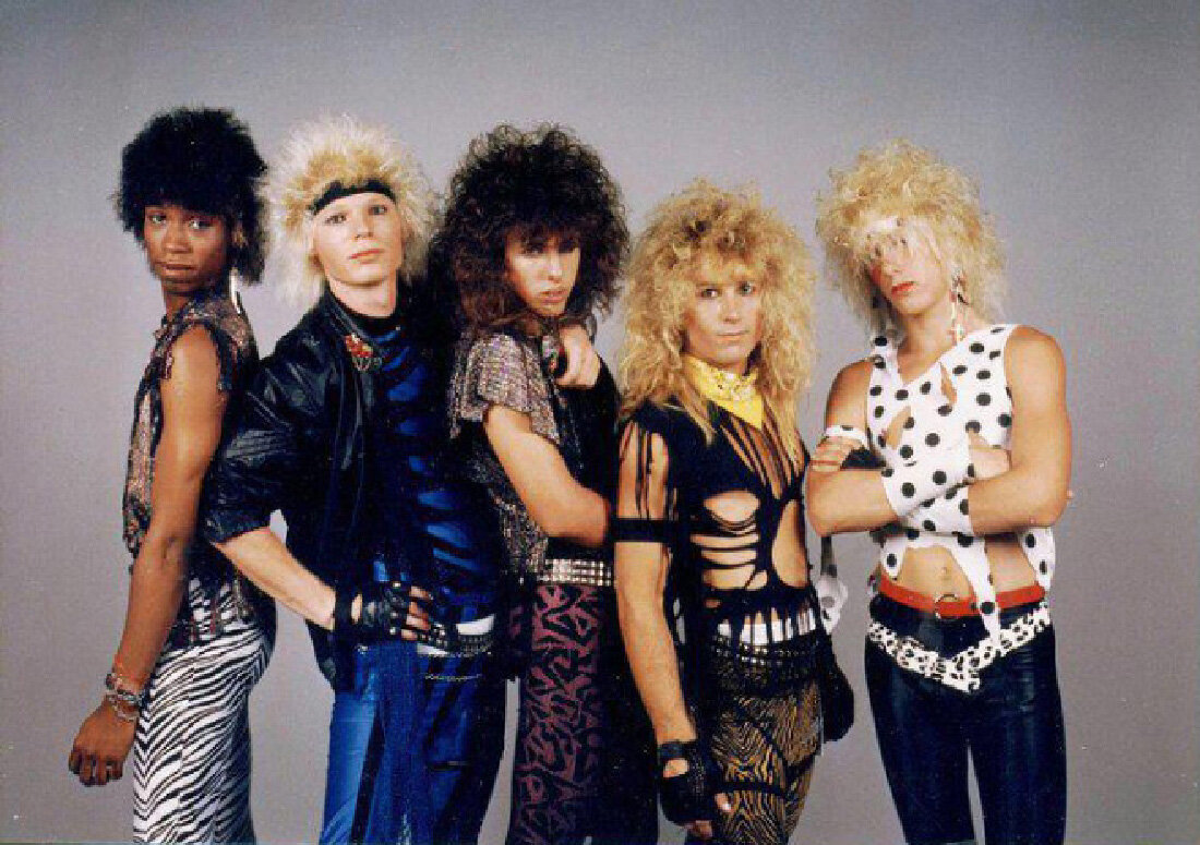 Какие группы были в прошлом. Странные группы музыкальные. Нелепые фотографии рок групп. 1980 Год фото музыкантов. Wild boys unleashed 1991.