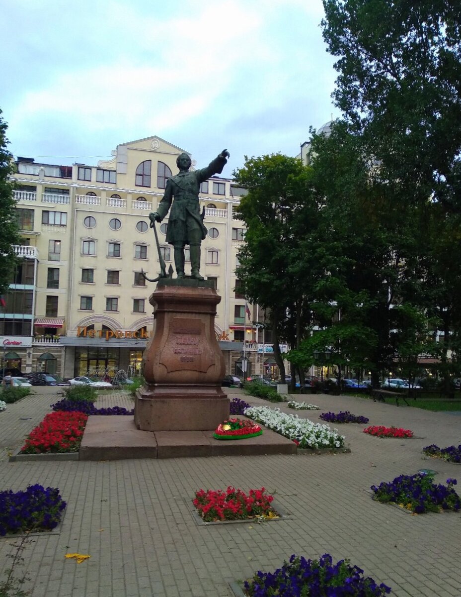 Памятник Петру первому