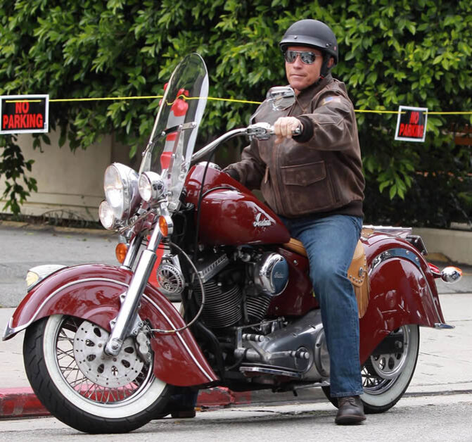 Арнольд Шварценеггер на вишневом Indian