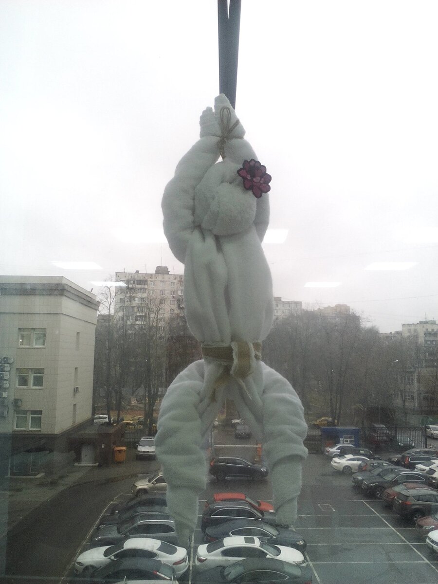 Боже, боже. Даже с цветочком не надо.