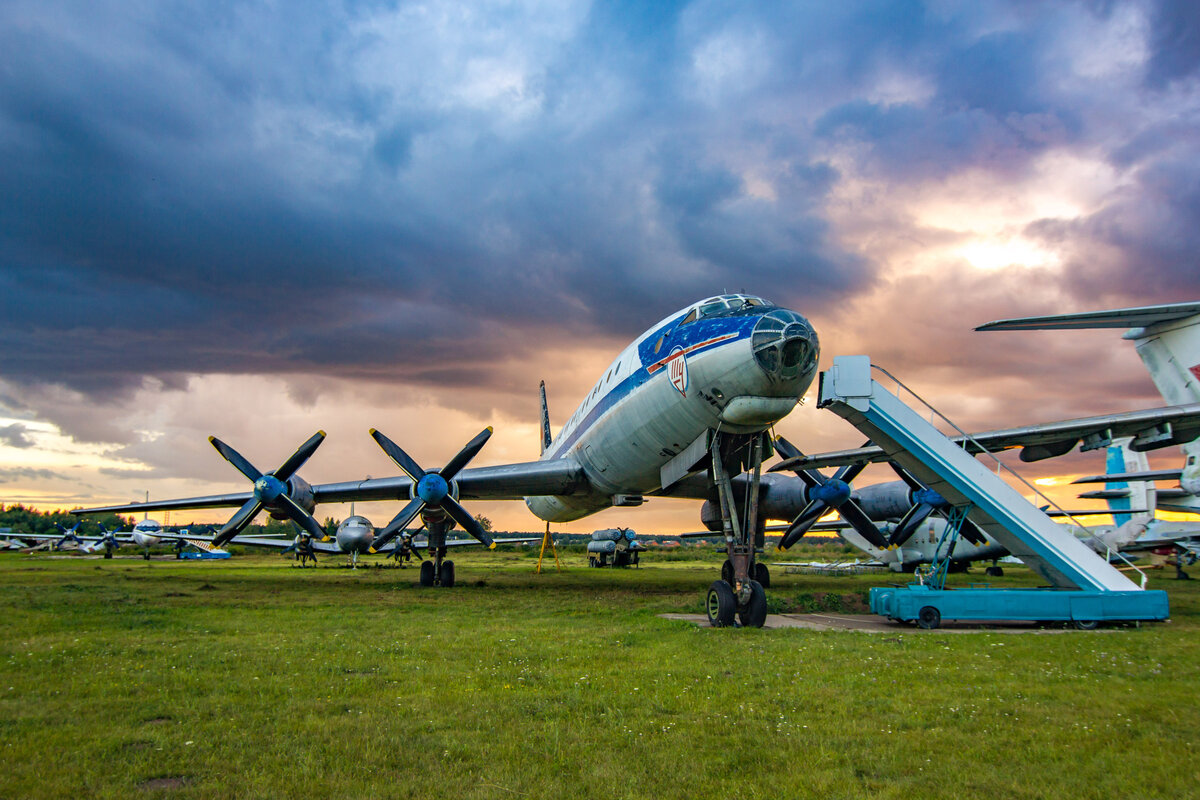 Пассажирский самолёт Ту-114, созданный на основе бомбардировщика Ту-95