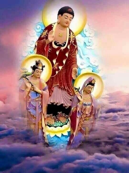 Будда Амида вместе с бодхисаттвами Махастхамапраптой и Авалокитешварой (изображение с сайта www.pinterest.ru).