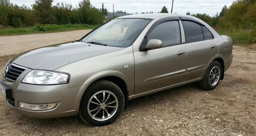 Nissan Almera Classic. Продавался в России с 2006 года по 2012 год. Правильнее было бы авто выпустить под маркой автомобиля "Samsung" , но думаю, этого не произошло, из-за того, что у россиянина  "Samsung" ассоциируется скорее с телефоном или телевизором, чем с автомобилем.