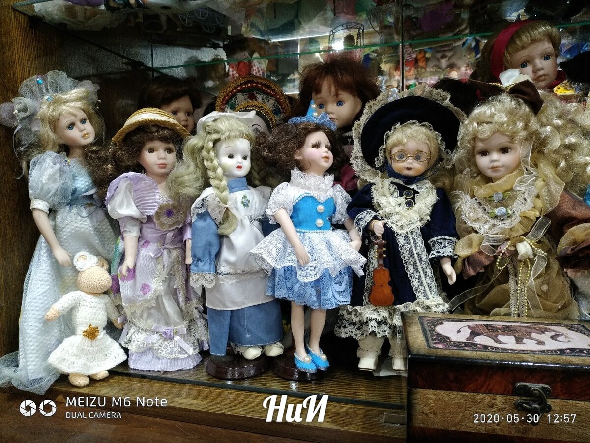 куколки очень грустят, им не хватает общения!