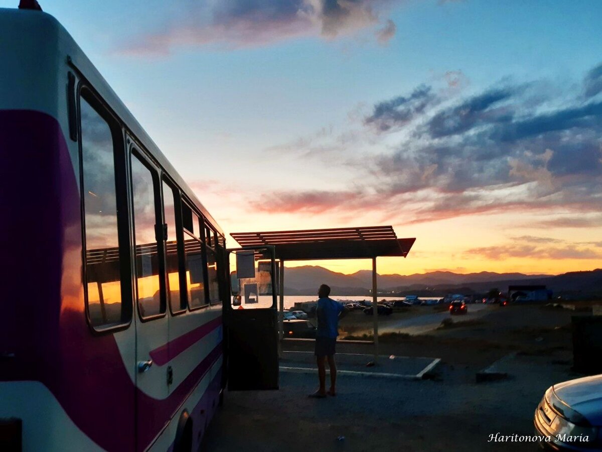 Приехали в Капсель на закате.