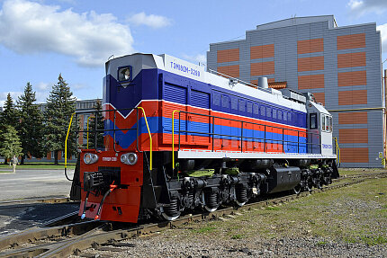 ТЭМ18ДМ-3299, фото АО ТМХ