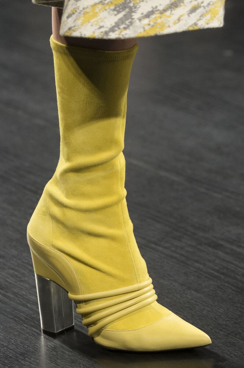 Модель гибрид это туфли-носки             Источник : yandex.ru/images