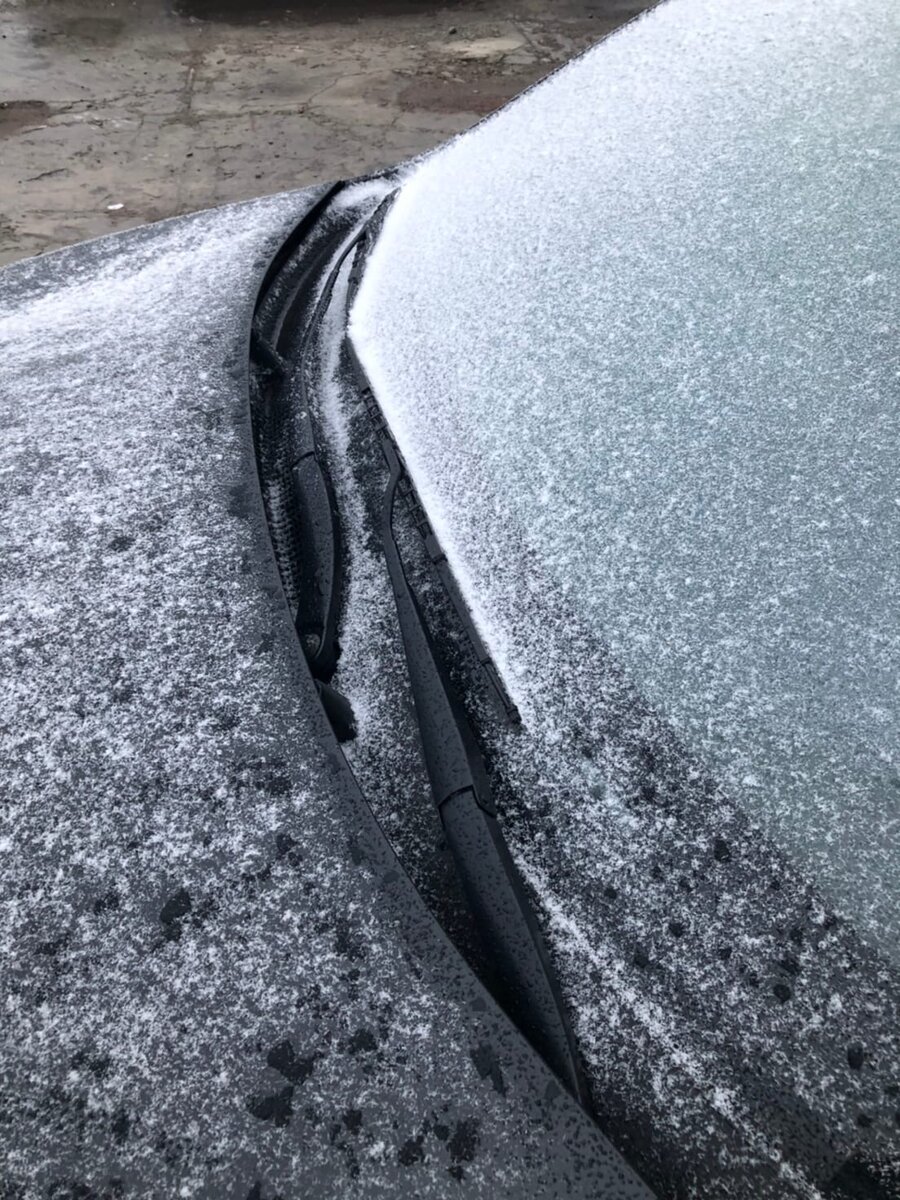 Снега конечно мало, но лед есть. И холодно, бррр