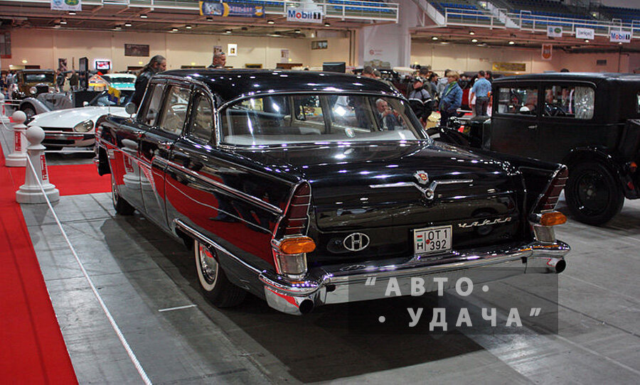 Вид сзади ГАЗ-13