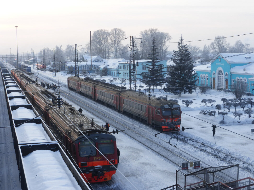 Болотная станция новосибирск. Храм в болотном новосибирской области. Станция болотная. Станция болотная новосибирской области. Вокзал станции болотная новосибирской обл.